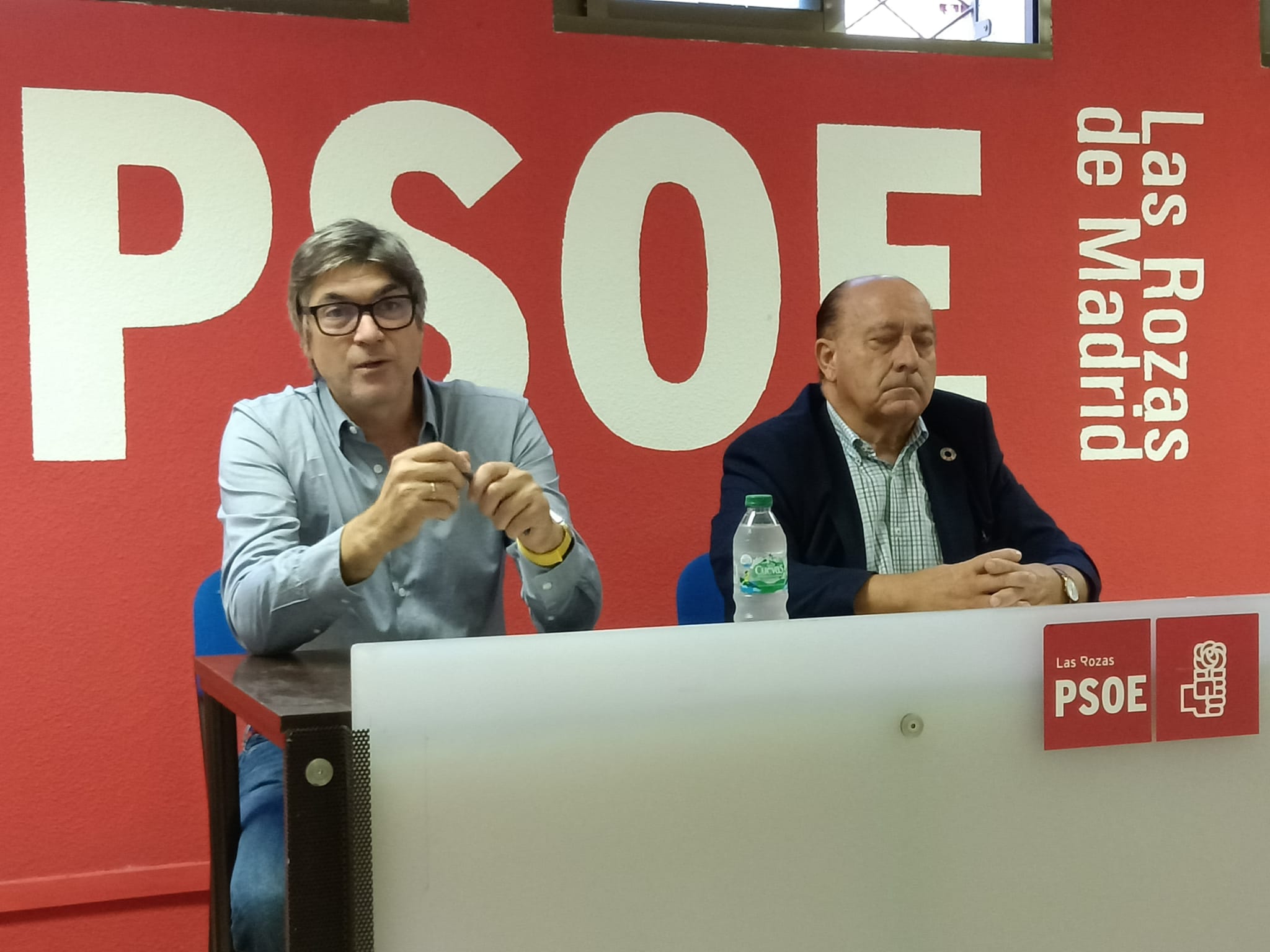 El ponente, Juan López Martínez junto al secretario general del PSOE de Las Rozas, Ángel Álvarez